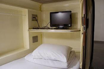 Capsule Hotel Shonan Fujisawa Bagian luar foto